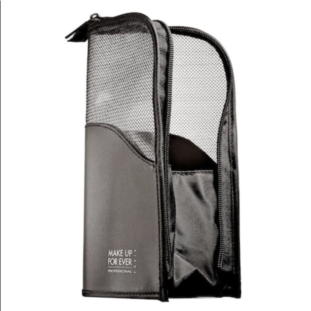 MAKE UP FOREVER Brush Pouch - Stands!